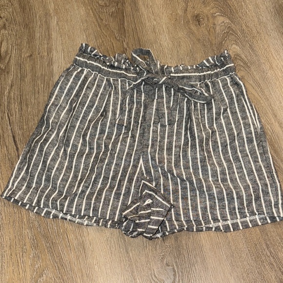 Express- Striped Gray Women's Shorts- size small - Picture 1 of 4